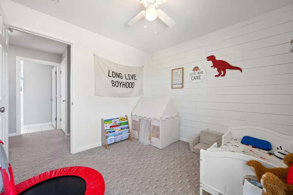 4 Maefield Lane Hudson ME 04449