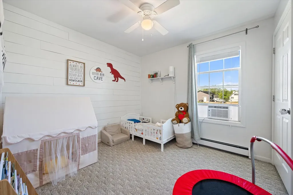 4 Maefield Lane Hudson ME 04449