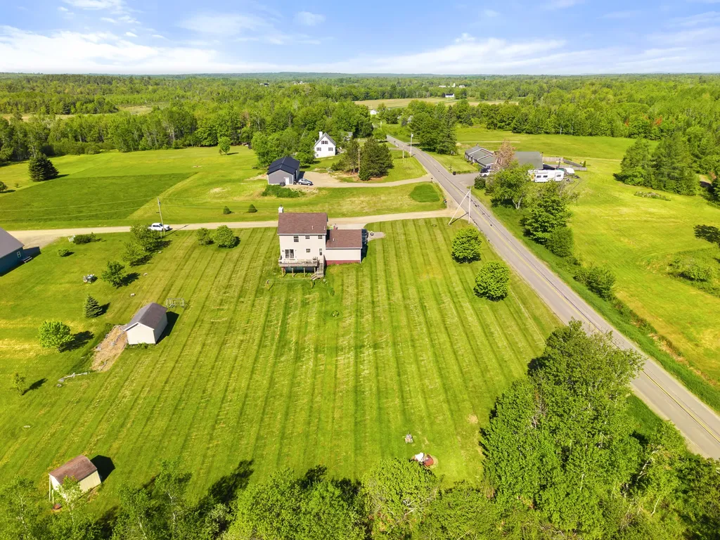 4 Maefield Lane Hudson ME 04449