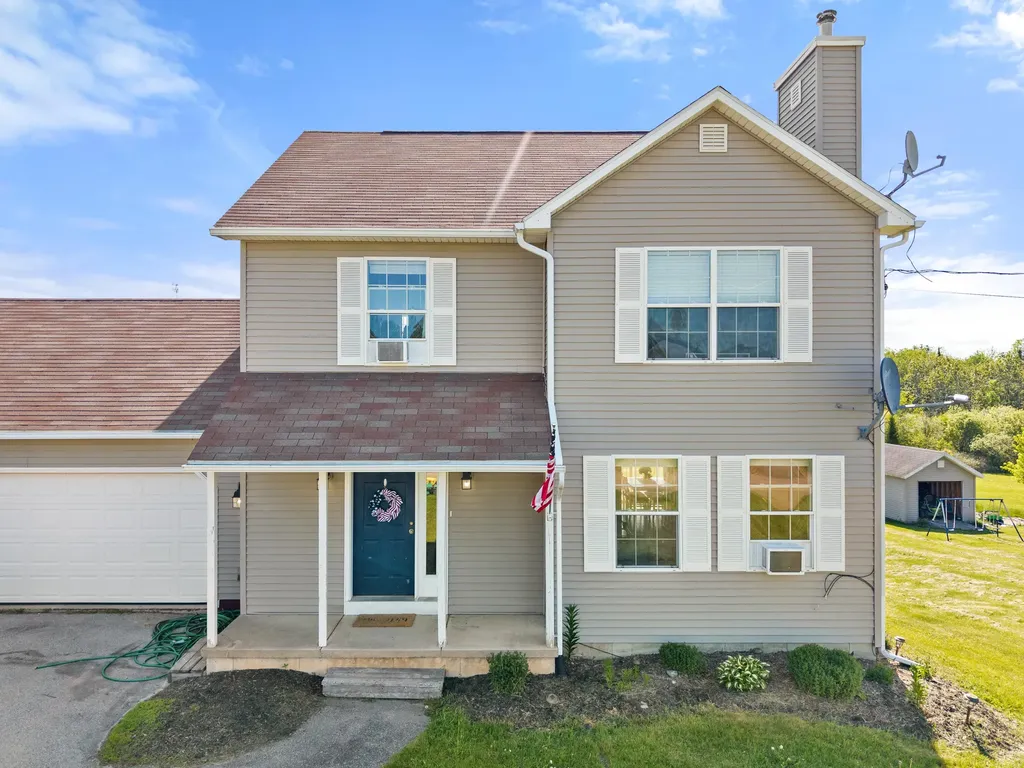 4 Maefield Lane Hudson ME 04449