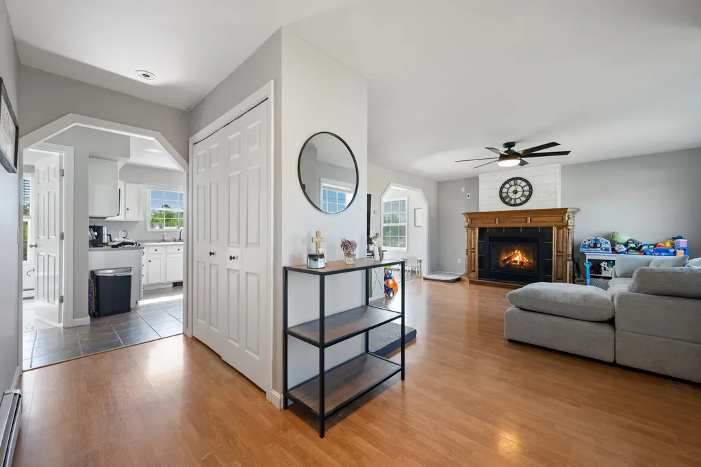 4 Maefield Lane Hudson ME 04449