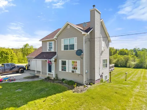 4 Maefield Lane Hudson ME 04449
