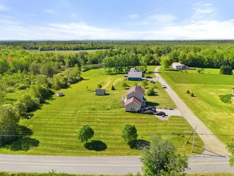 4 Maefield Lane Hudson ME 04449
