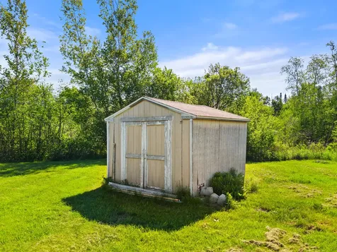 4 Maefield Lane Hudson ME 04449