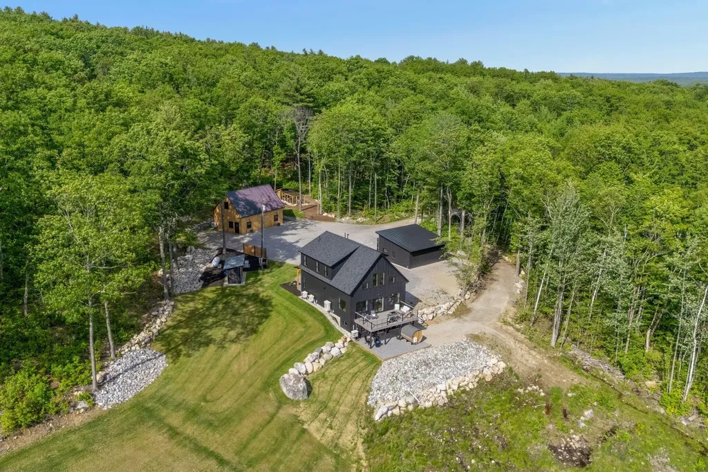 18 Mcalister Lane Poland ME 04274