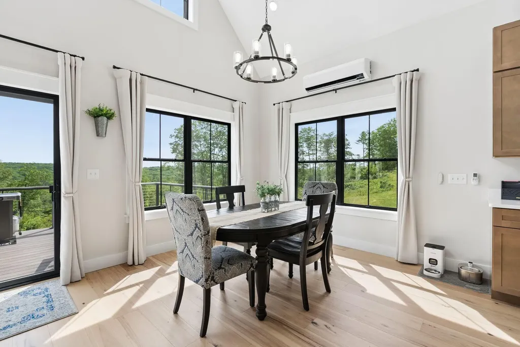 18 Mcalister Lane Poland ME 04274