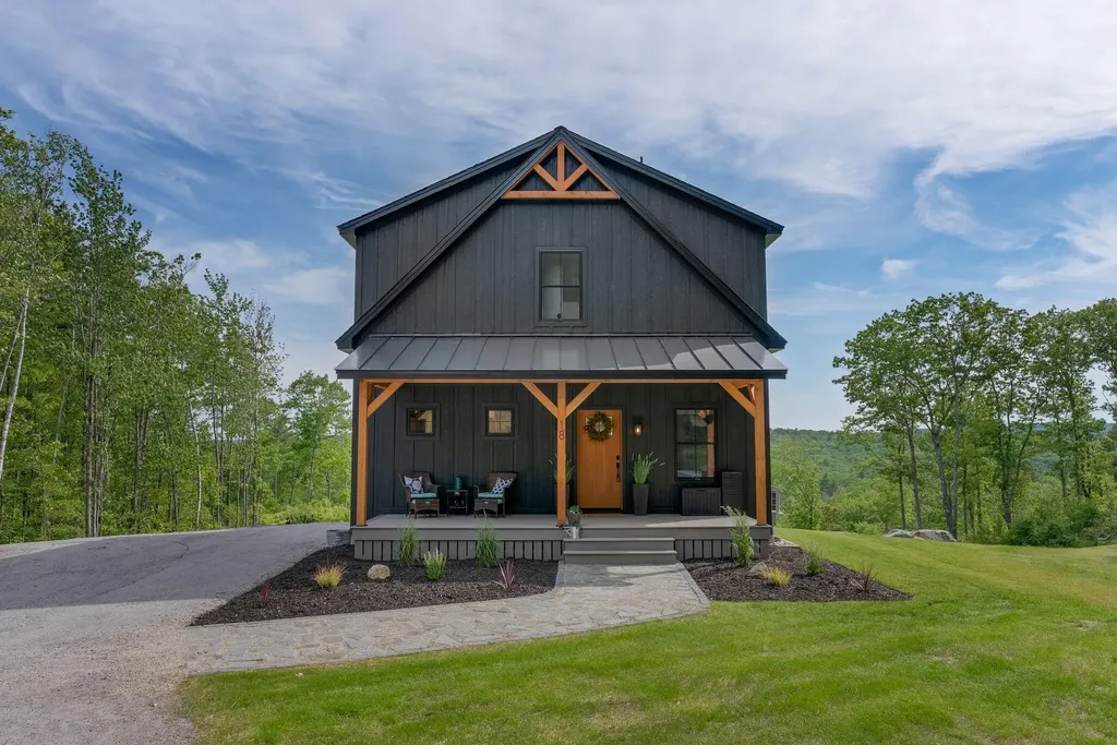 18 Mcalister Lane Poland ME 04274