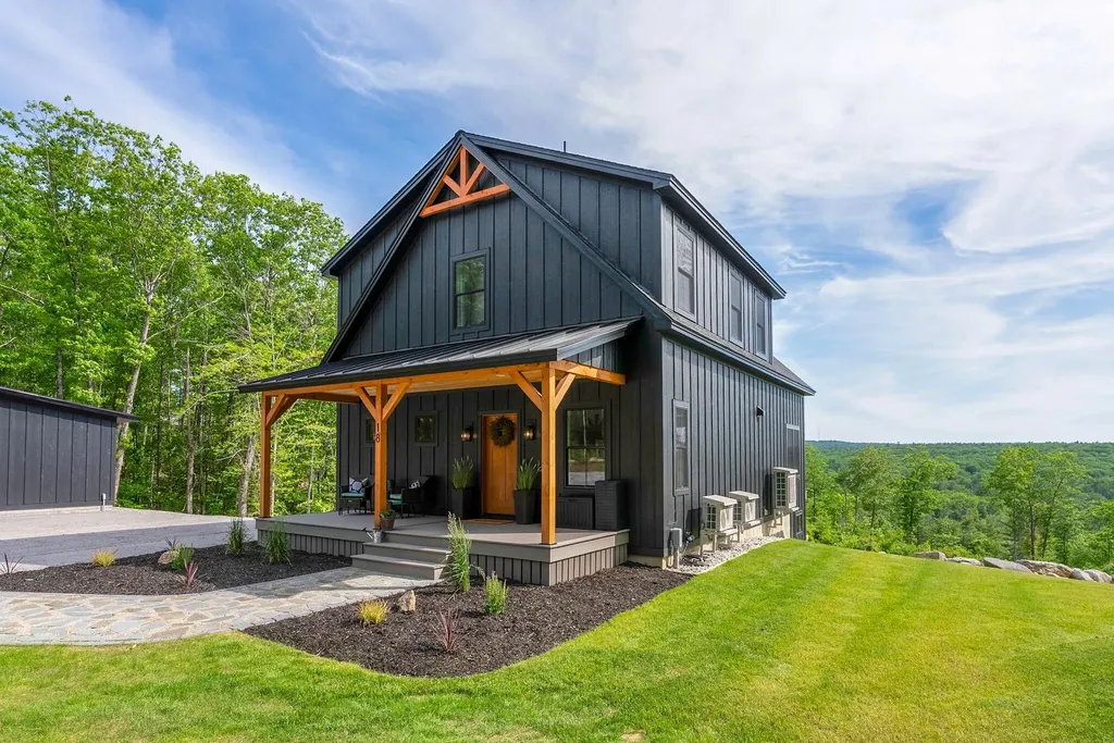 18 Mcalister Lane Poland ME 04274