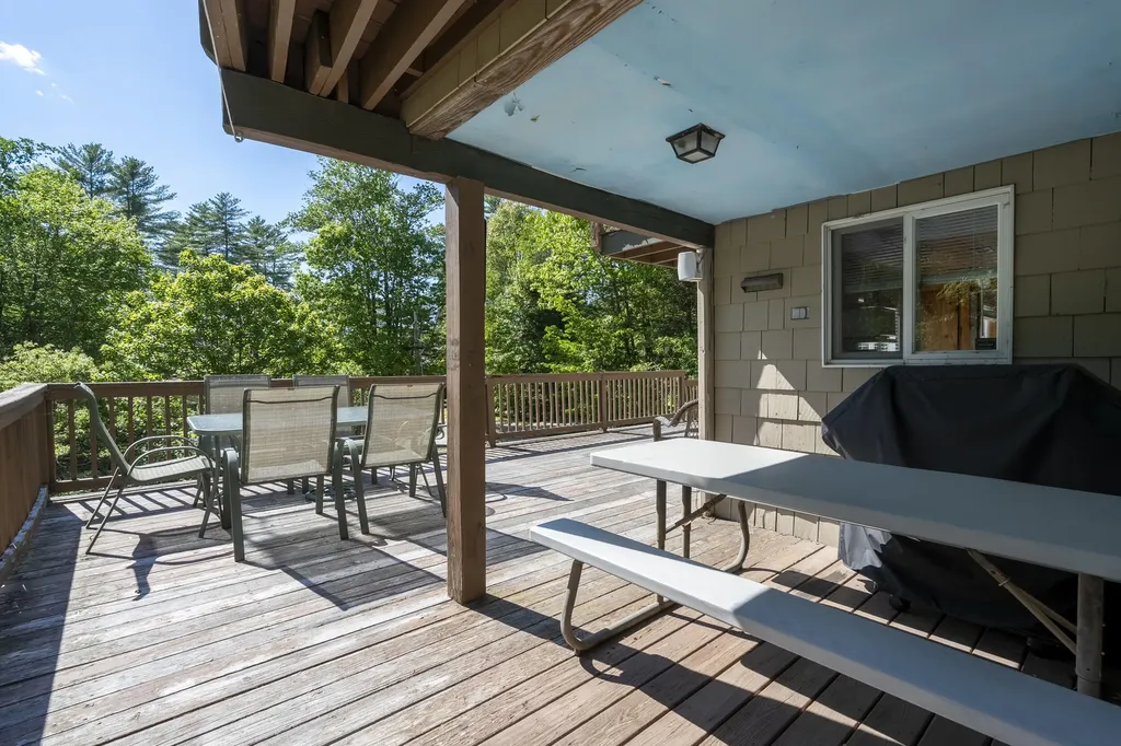 68 Beach Road Naples ME 04055