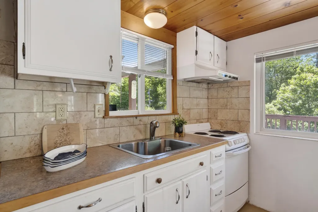 68 Beach Road Naples ME 04055