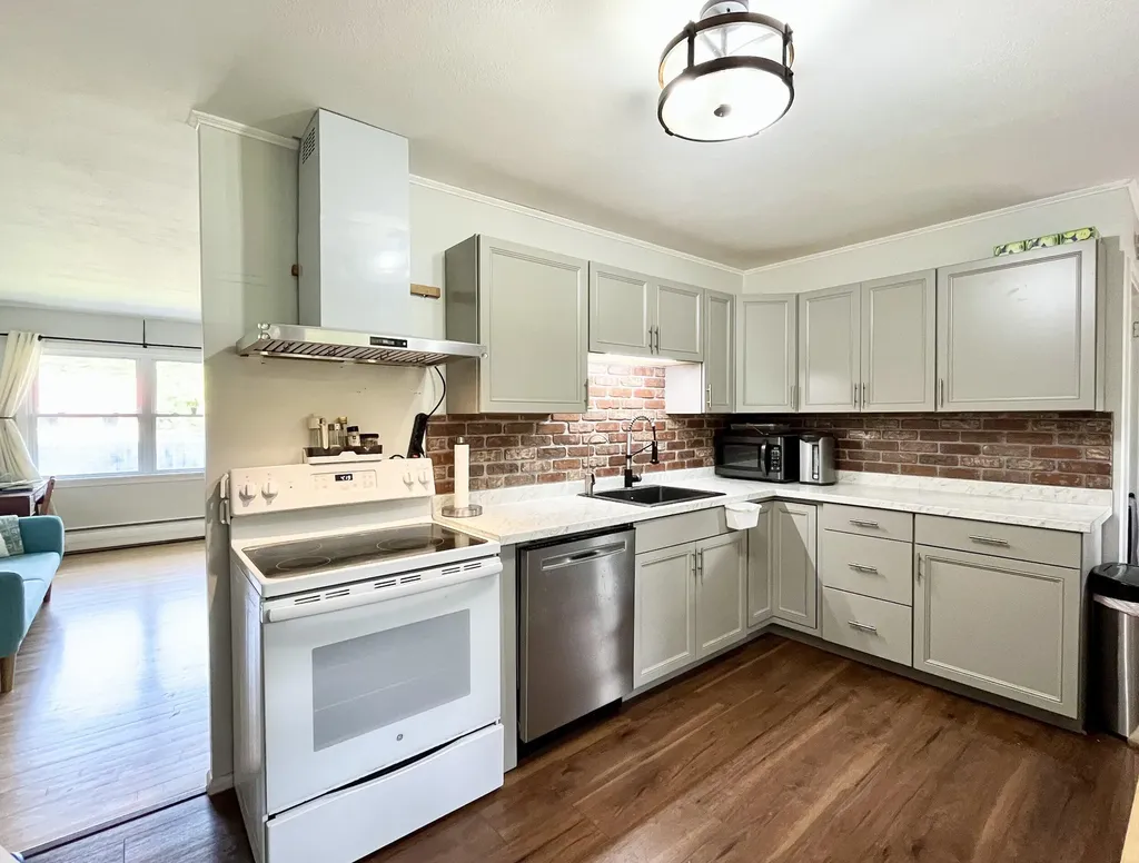 6 Glenwood Street Orono ME 04473