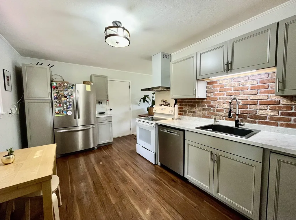 6 Glenwood Street Orono ME 04473