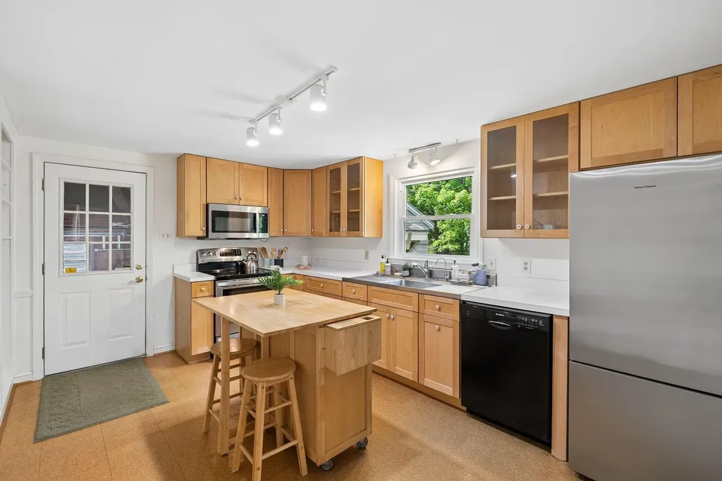 30 Macmillan Drive Brunswick ME 04011