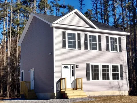 219 River Road Topsham ME 04086