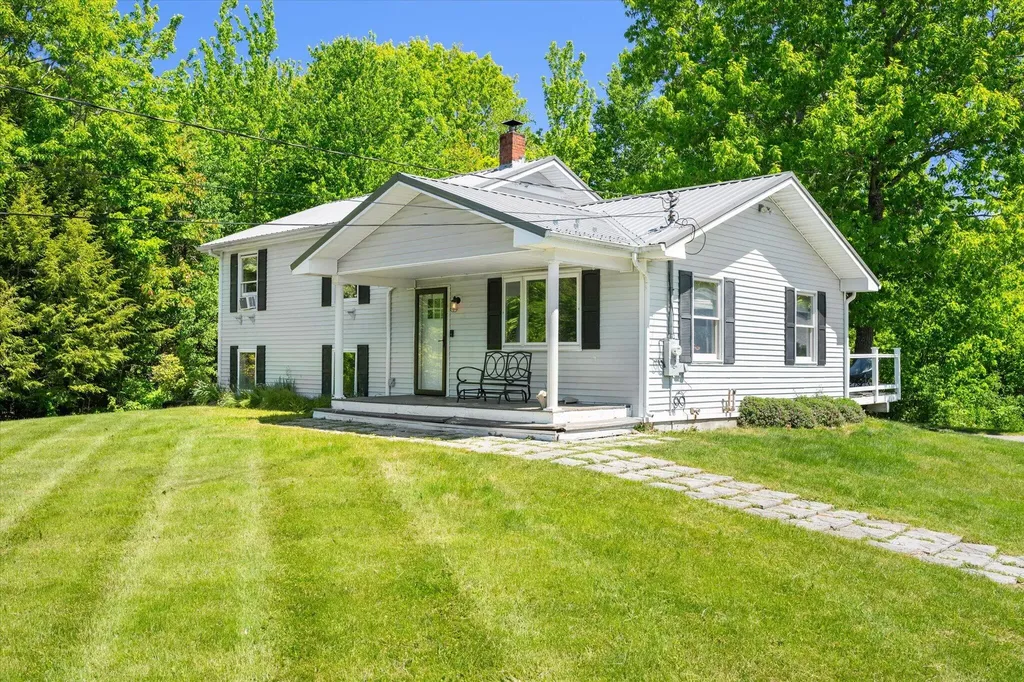 11 Treadwell Acres Hermon ME 04401