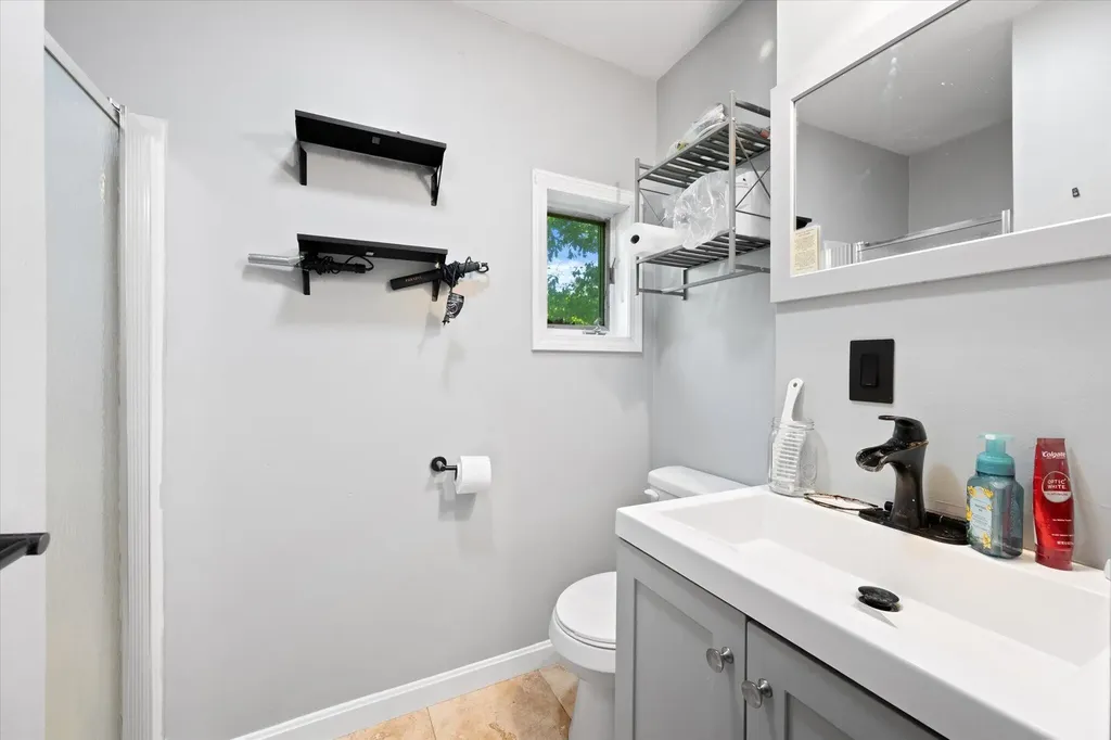 11 Treadwell Acres Hermon ME 04401