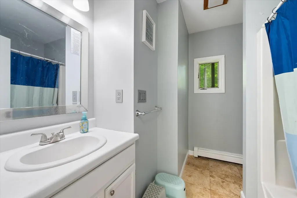 11 Treadwell Acres Hermon ME 04401