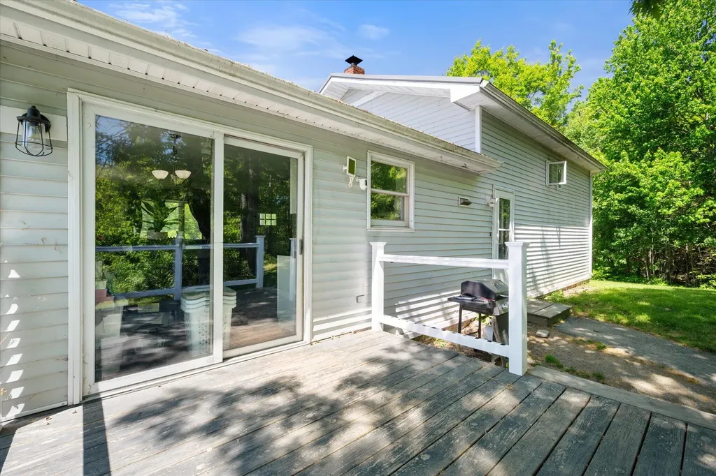 11 Treadwell Acres Hermon ME 04401