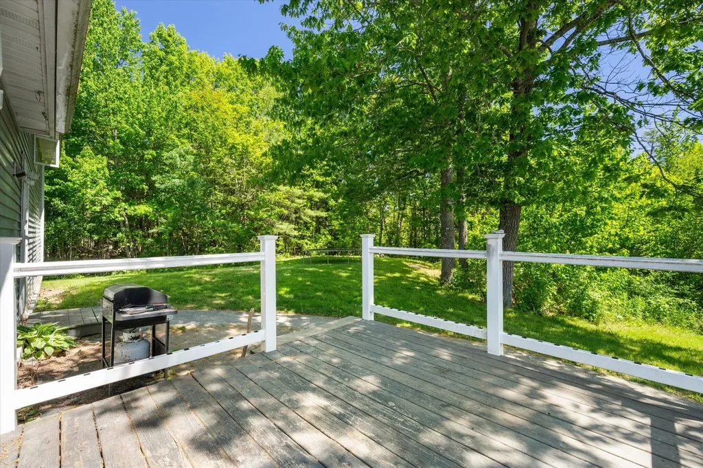 11 Treadwell Acres Hermon ME 04401