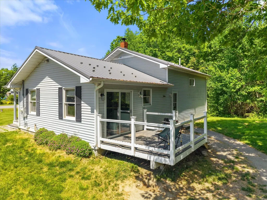 11 Treadwell Acres Hermon ME 04401