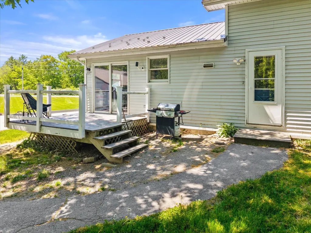 11 Treadwell Acres Hermon ME 04401