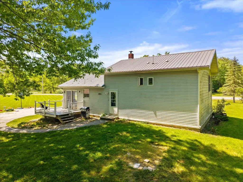 11 Treadwell Acres Hermon ME 04401
