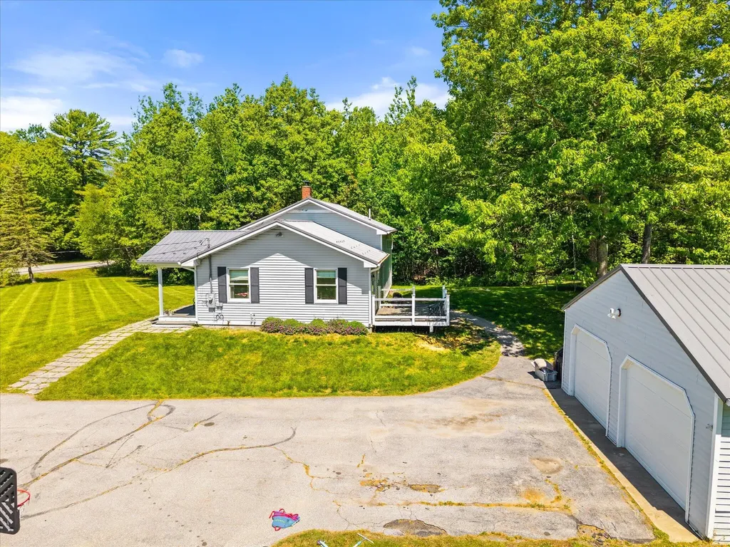 11 Treadwell Acres Hermon ME 04401