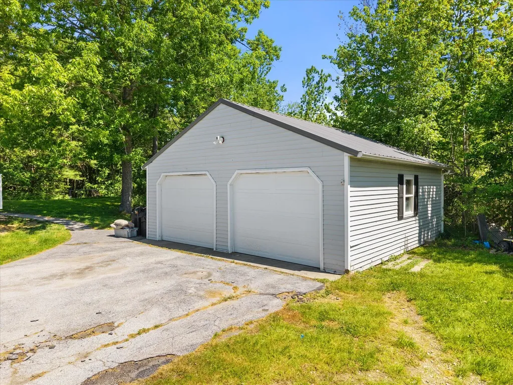 11 Treadwell Acres Hermon ME 04401