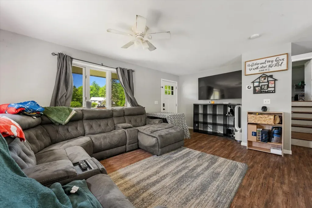11 Treadwell Acres Hermon ME 04401