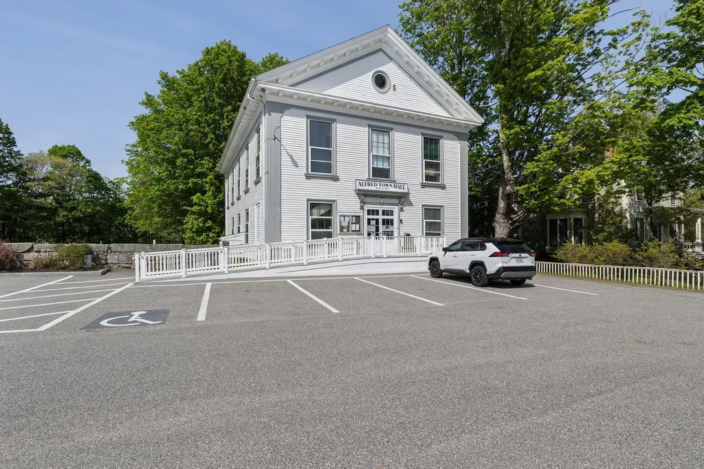 104 Roux Road Extension Alfred ME 04002