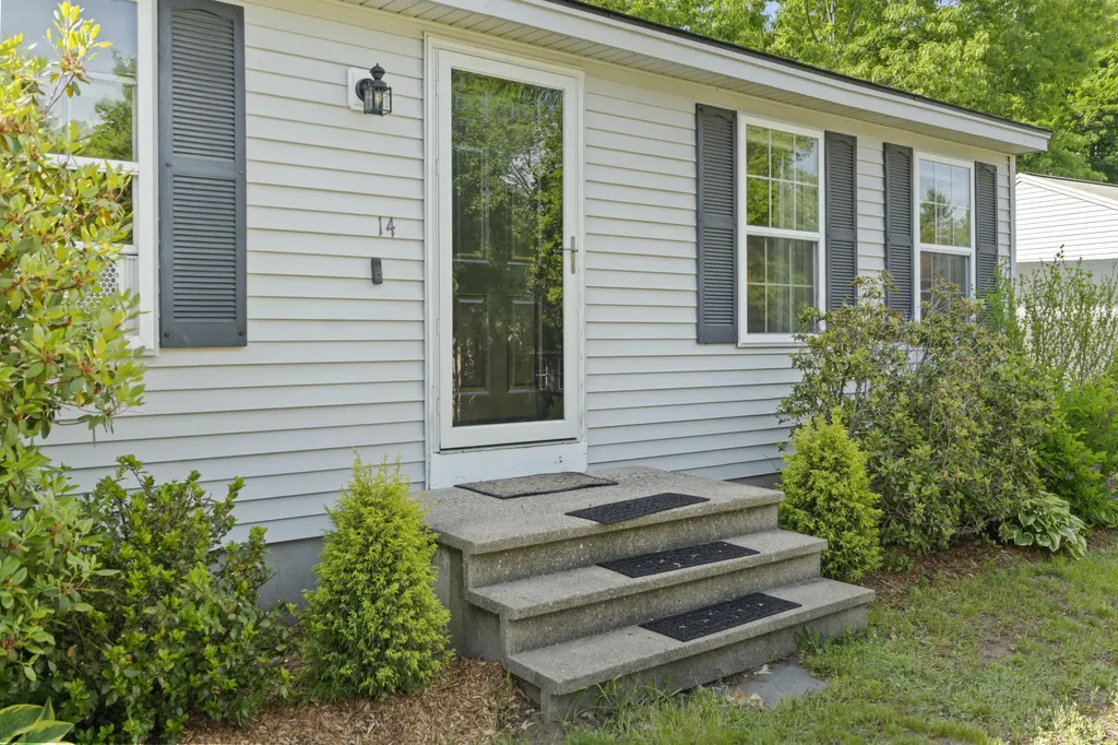 14 Willowdale Drive Gorham ME 04038