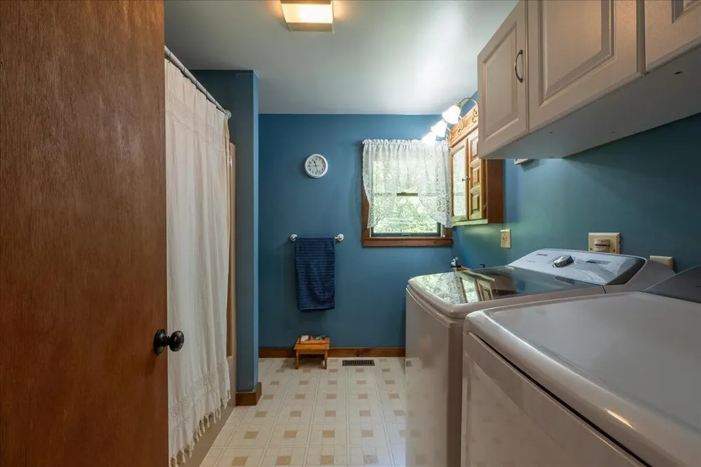 131 Bayside W Owls Head ME 04854