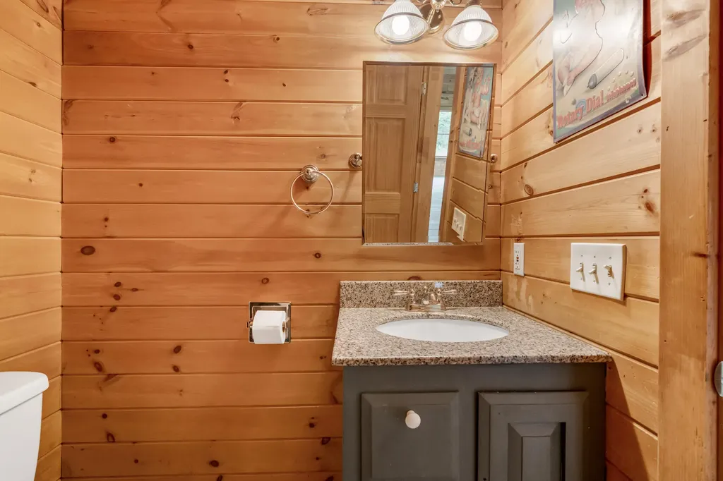41 Sandy Point Road Vassalboro ME 04989