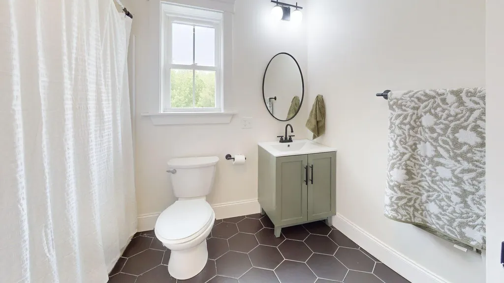 20 Emerald Drive Hampden ME 04444