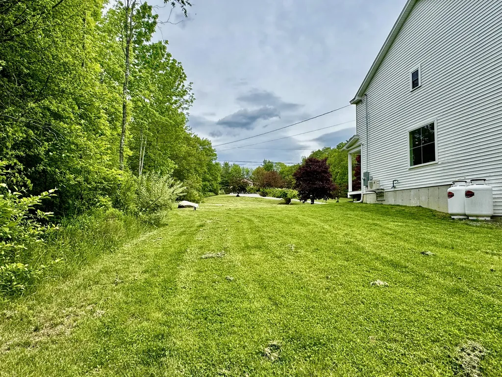20 Emerald Drive Hampden ME 04444