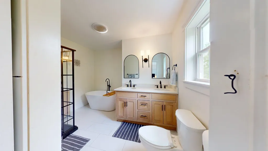 20 Emerald Drive Hampden ME 04444
