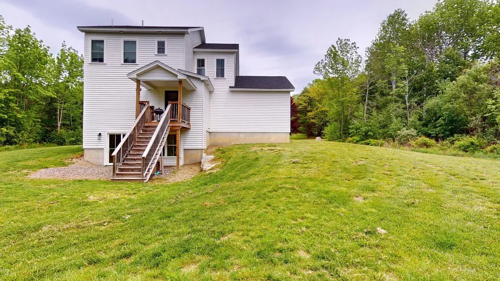 20 Emerald Drive Hampden ME 04444