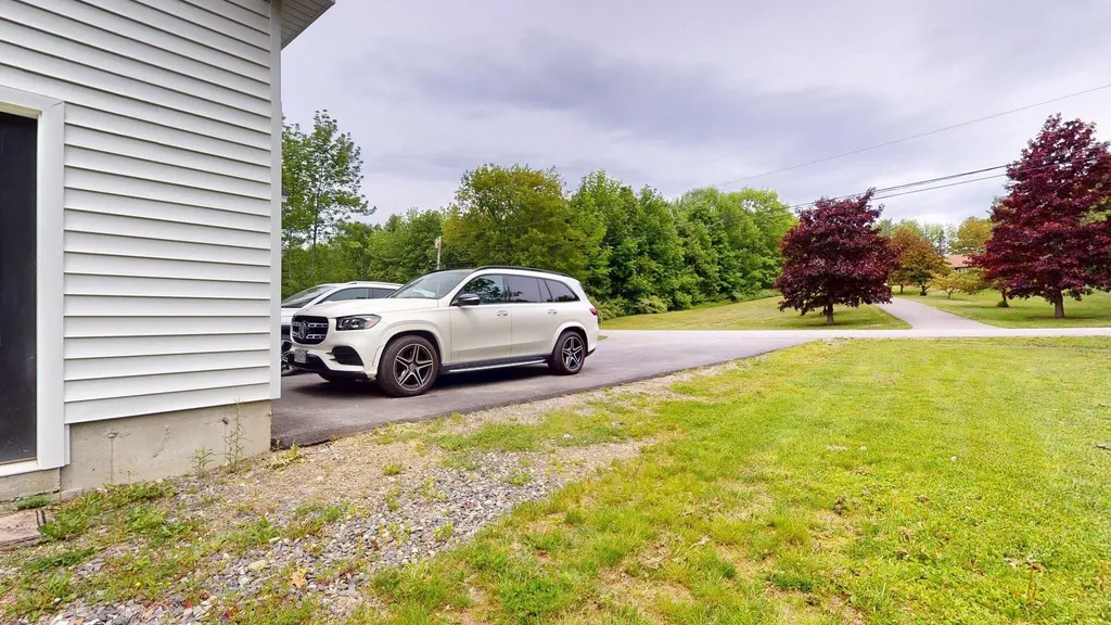 20 Emerald Drive Hampden ME 04444