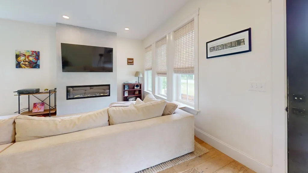 20 Emerald Drive Hampden ME 04444