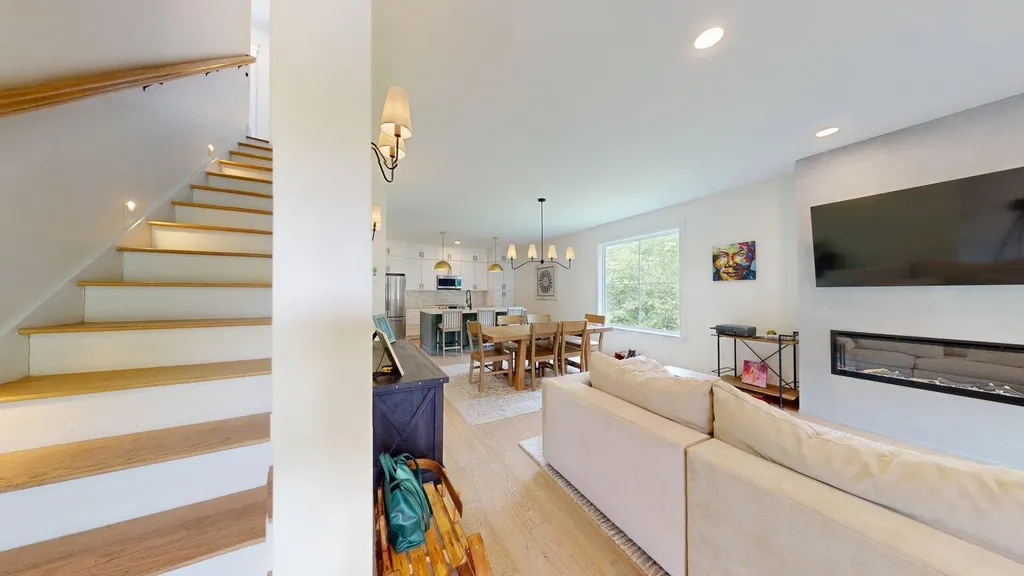 20 Emerald Drive Hampden ME 04444