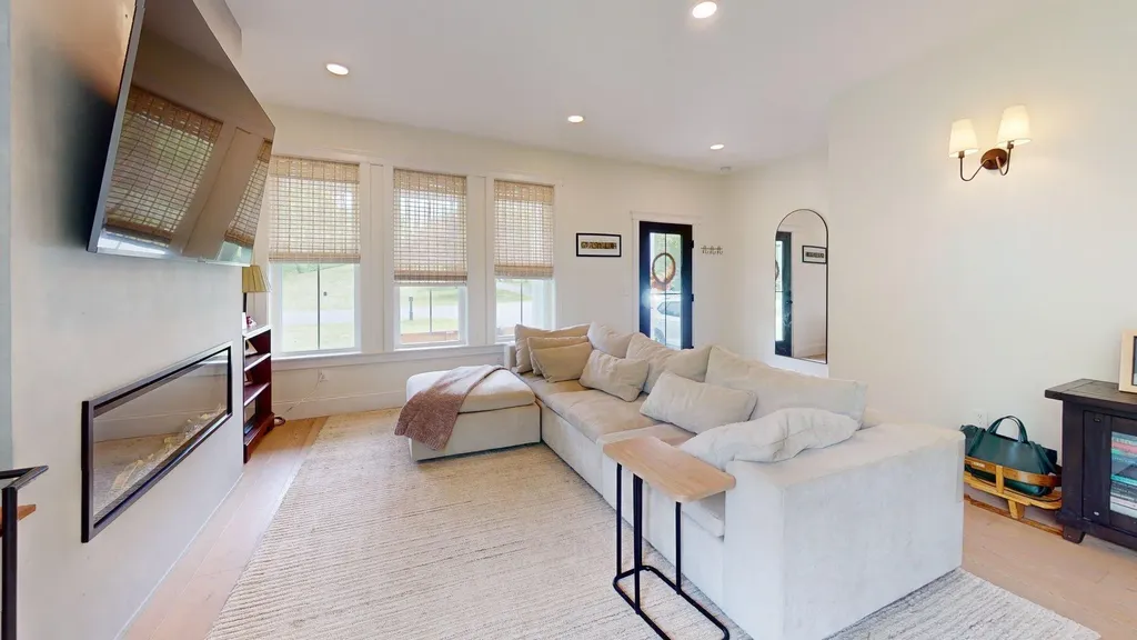 20 Emerald Drive Hampden ME 04444