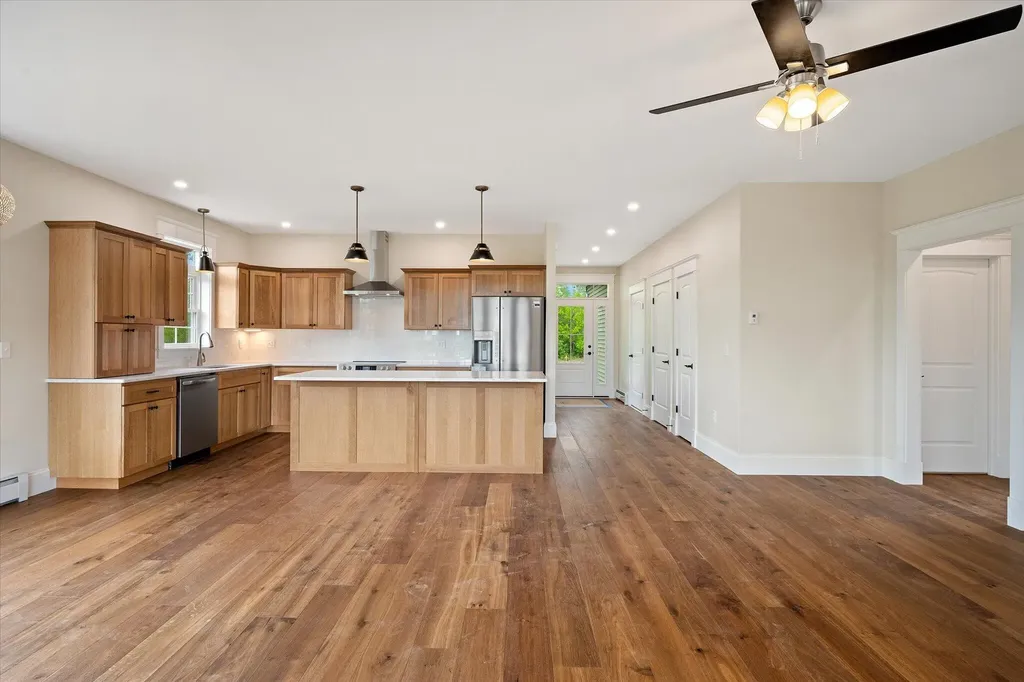 19 Galway Drive Veazie ME 04401
