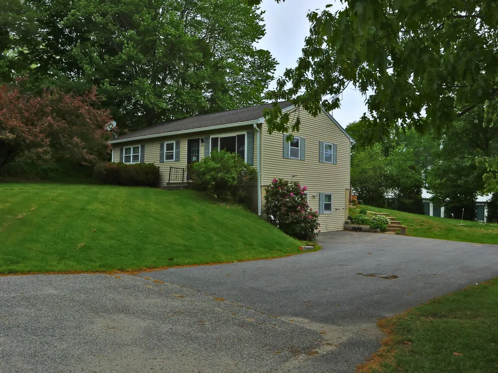 1233 Turner Street Auburn ME 04210