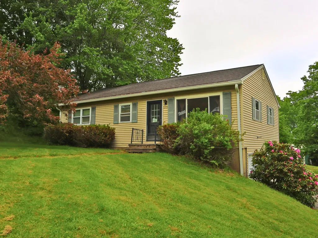 1233 Turner Street Auburn ME 04210