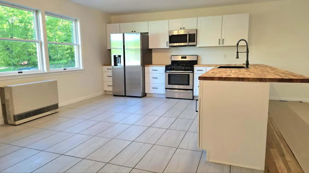 6 Nickerson Road Windsor ME 04363