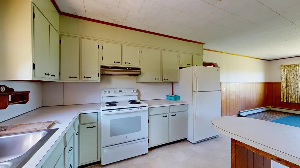 642 River Road Greene ME 04236
