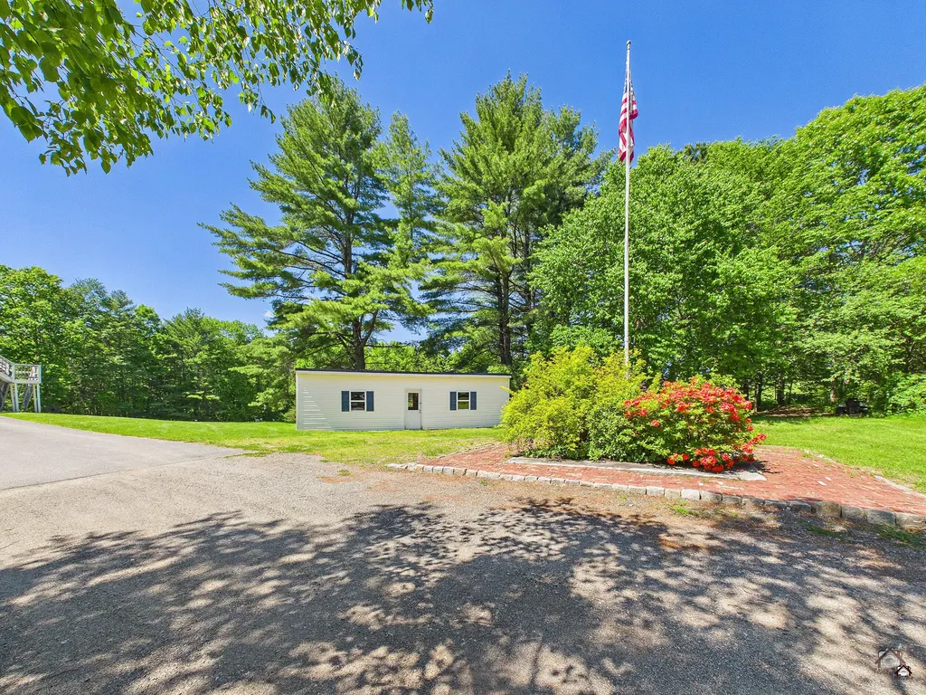 3 Janabye Lane Hallowell ME 04347