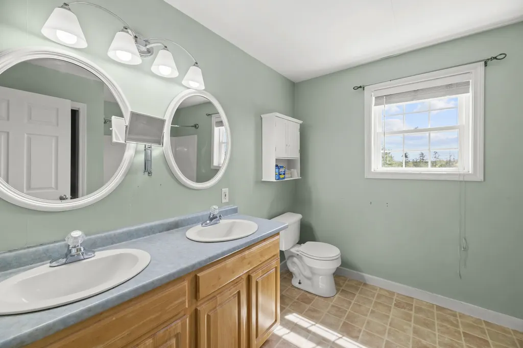 24 Highland Park Road Boothbay Harbor ME 04538