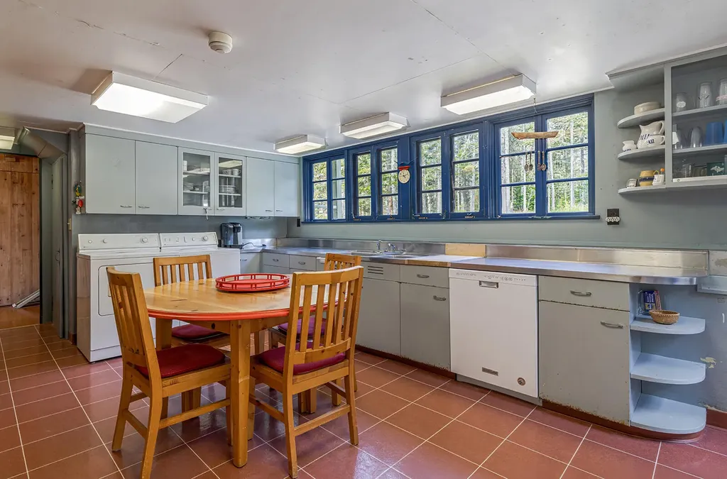 40 Wells Cove Lane Brooklin ME 04616
