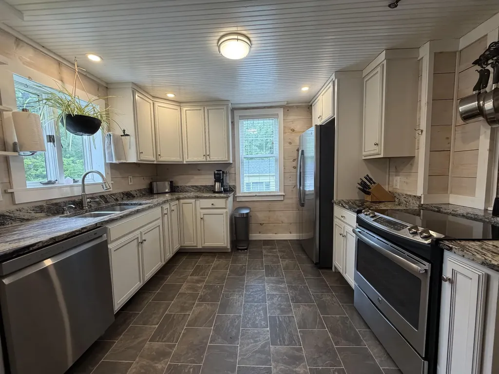 10 Danforth Street Wiscasset ME 04578
